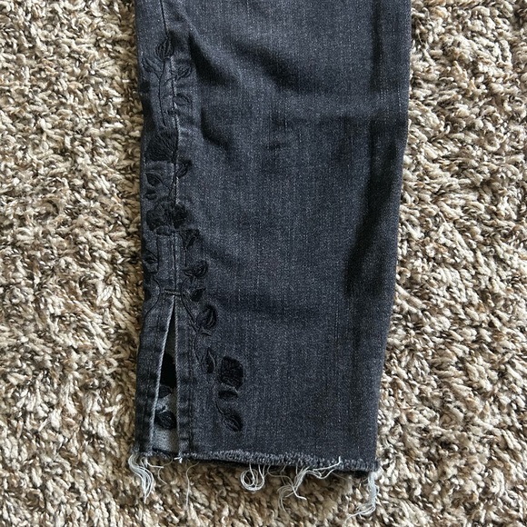 Levi’s 711 Raw Hem Skinny Jeans - Picture 9 of 14
